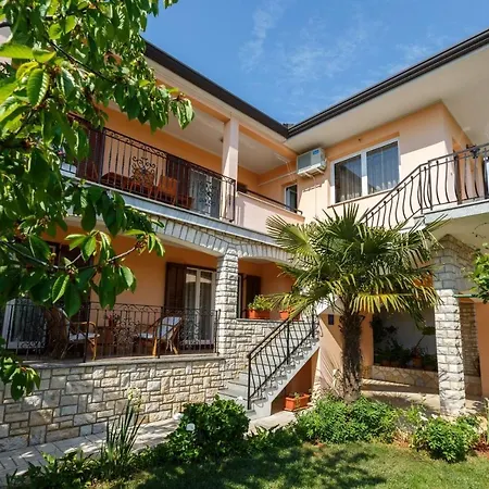 With A Parking Space - 14153 Apartman