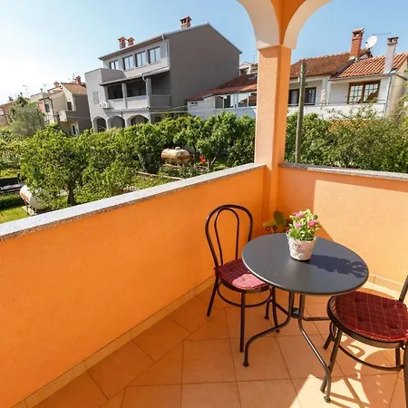 Apartman With A Parking Space - 14153 Rovinj