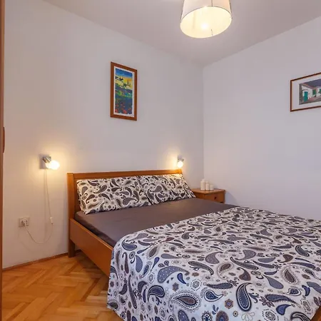 Apartman With A Parking Space - 14153 Rovinj